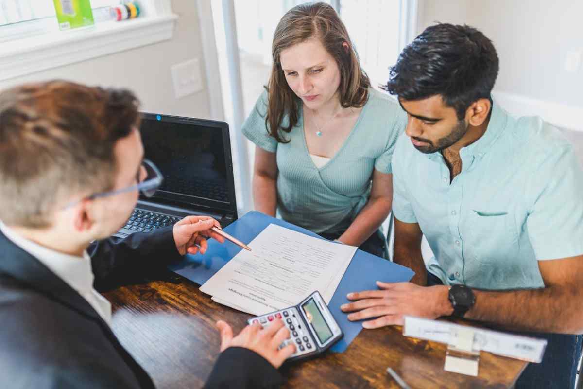 Mortgages made simple! Learn types, rates, EMIs & smart tips to buy or refinance your home without stress